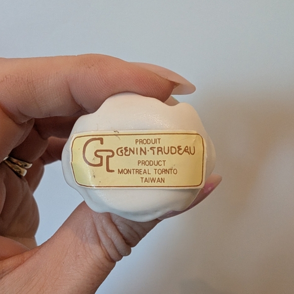 Small Girl Porcelain Figurine with Yellow and Green Accents - Picture 5 of 5